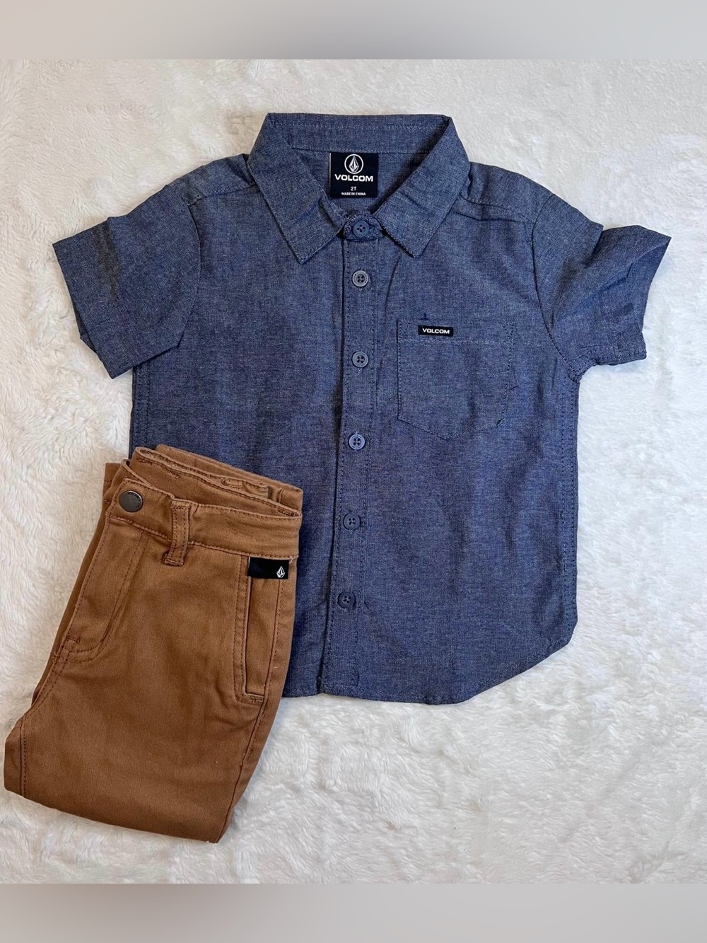 Volcom Short-Sleeve Button-Up Shirt in Navy